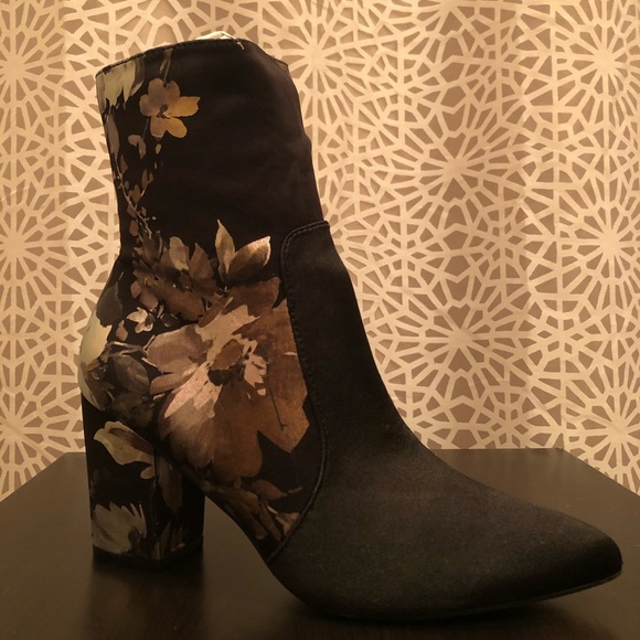 NWT Boutique Black Floral Print Metallic Booties - Picture 16 of 16